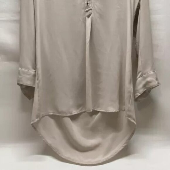 Express Blouse Ladies XS V-Neck 3/4 Sleeve Tunic Beige Lightweight High-Low Hem - Picture 3 of 12